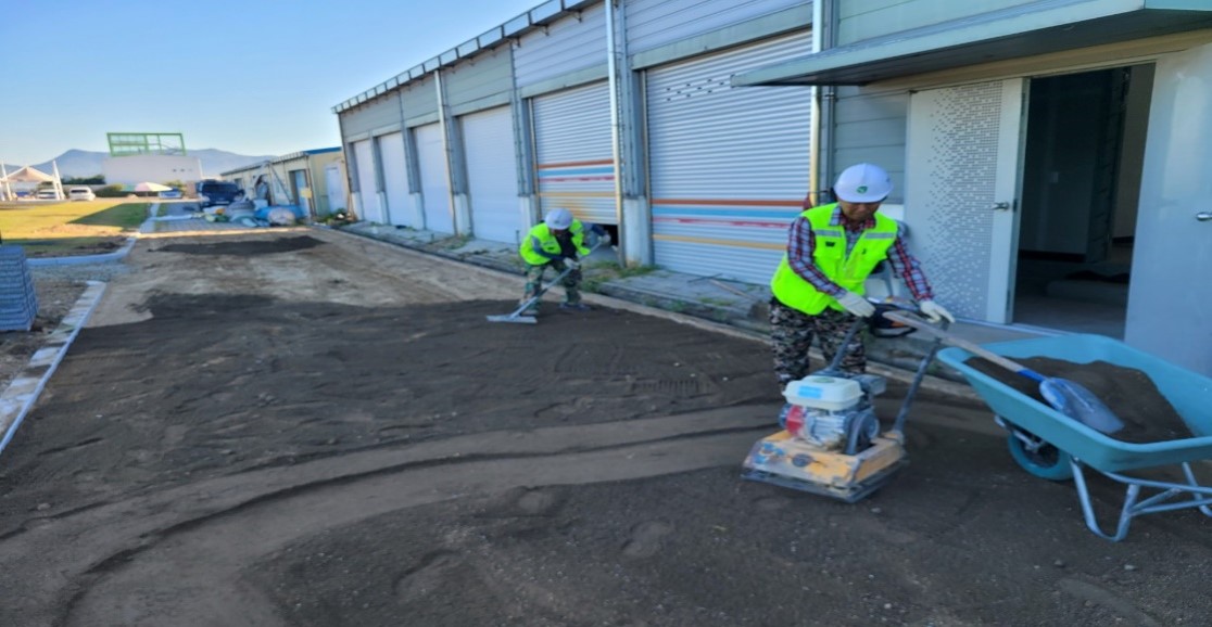 인조화강블록 포장 1(모래포설 및 다짐)